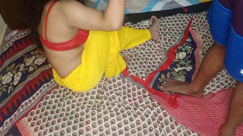 Queenrima: 若い男の子はマッサージ後に彼の友人の母親を犯した!明瞭なヒンディー語音声のフルHDビデオ