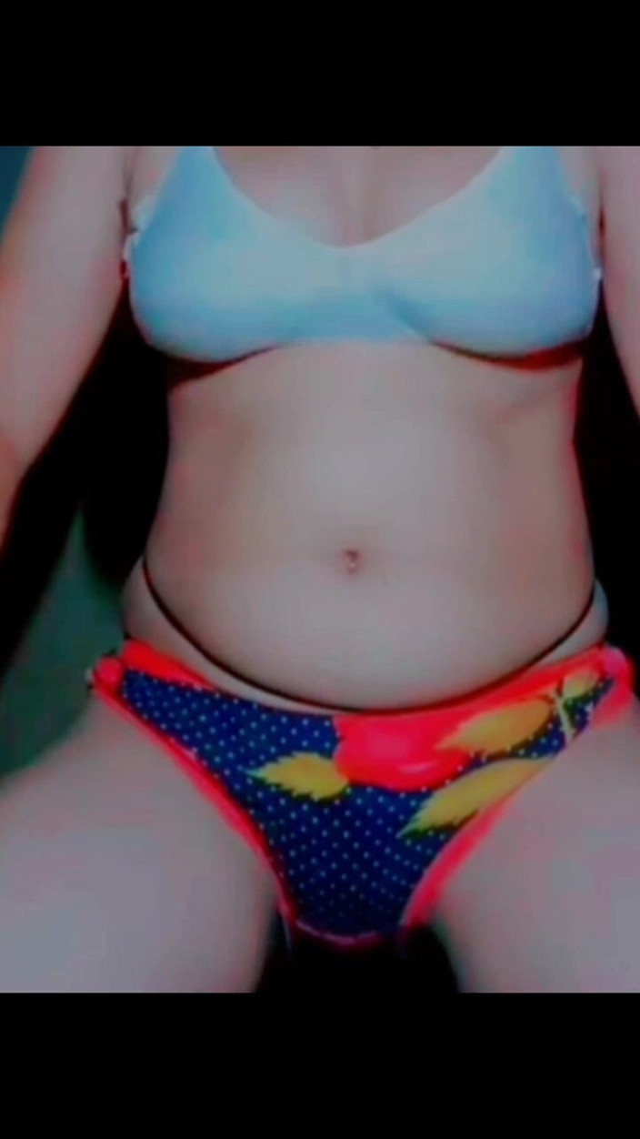 TricolorMusic3: Village caldo sexy tranquillo ragazza calda perfetta si masturba