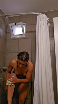 Me Saco La Ropa, Me Doy Una Ducha Y Luego De Secar Mi Cuerpo, Me Pongo Loción.