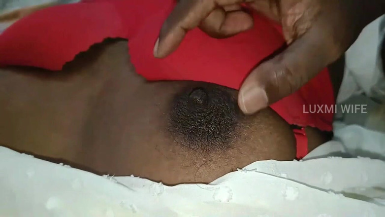 Luxmi Wife: Moglie tette capezzoli pressa dal fratellastro -7
