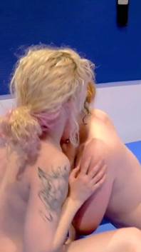 Alora Lux vs Rosie Gia Sexfight