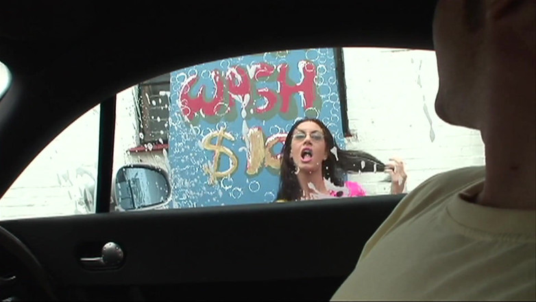 Watch Dirty Movies: Sesso nell'autolavaggio con una cagna mora in calze a rete...