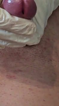 ¡rubia Zorra Me Masturba La Polla Con Guantes De Látex!