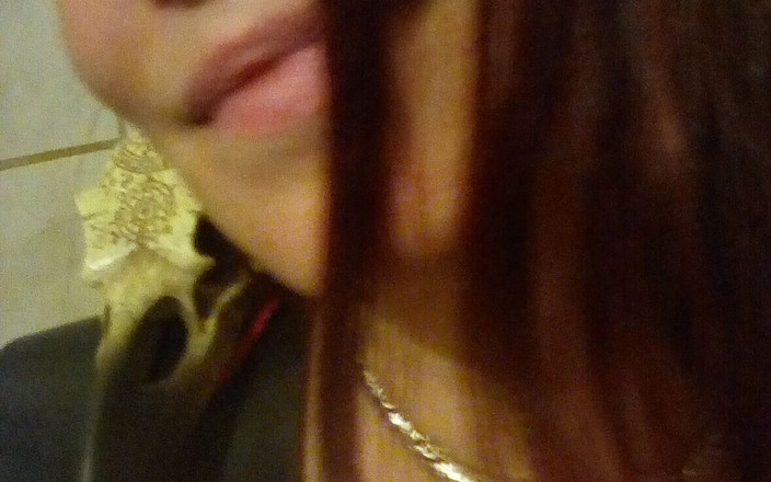 Leckmich: Jag älskar min dildo och fitta