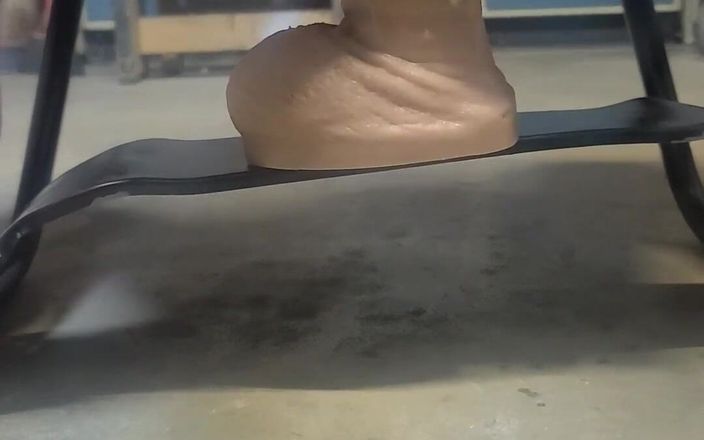 Lb13702: 弾力のあるセックスチェアの上の大きなハンキーディルド
