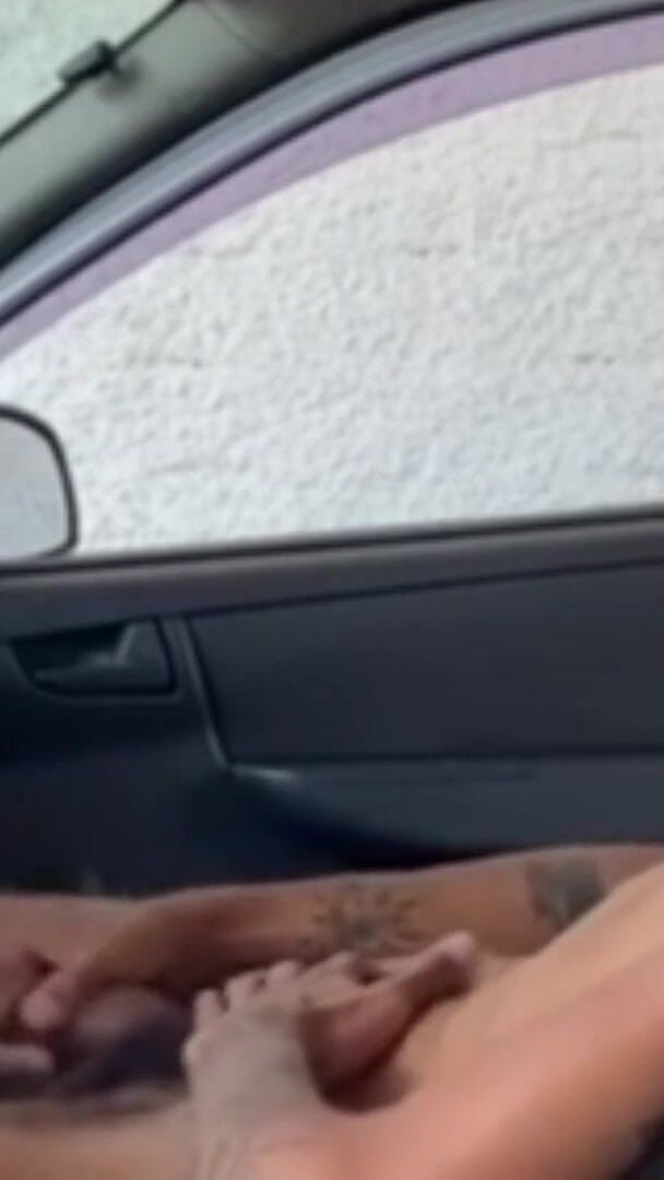 Brunette Jerking off in the Car (ArabePuto) Brunette Jerking off in the Car (ArabePuto)