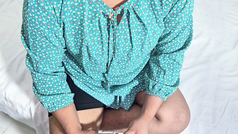 sweetpriya01: Anstatt in ein Hotel zu gehen, habe ich meine stiefschwester...