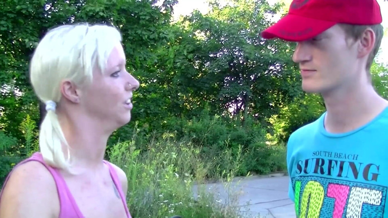 German amateur - 100% German hardcore videos: Śliczna blondynka nastolatka zostaje zdewastowana przez cipkę