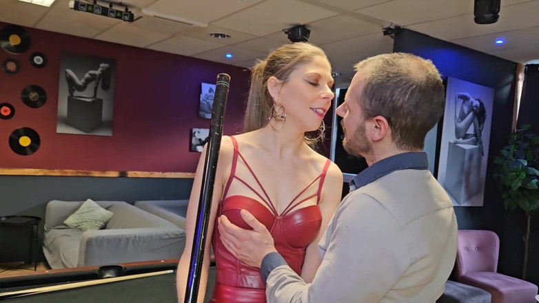 Alice Maze: Como se divertir com uma mesa de sinuca no Dia...
