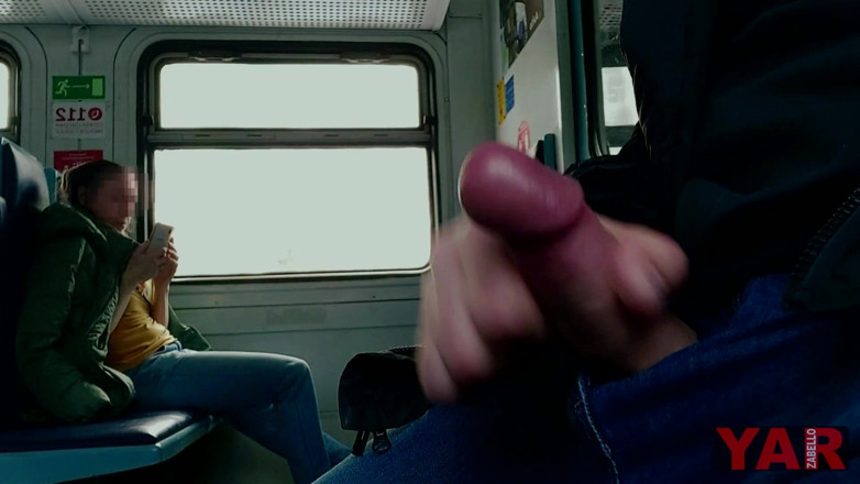 YARzabello: Pipe en suçant une bite à un inconnu dans un train