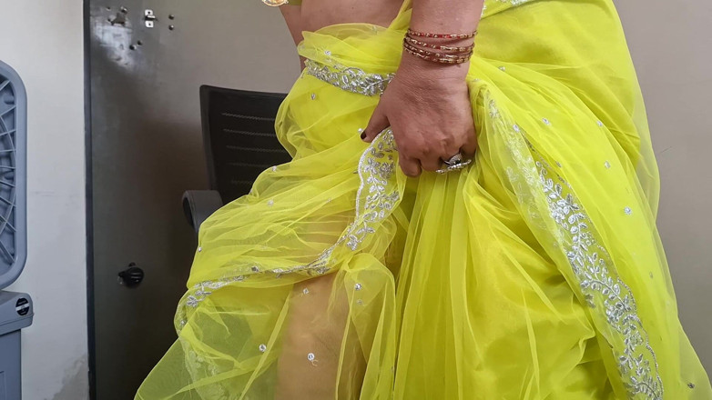 TABOOBREAKERS: Những Điều Cấm Kỵ Shilpa Trong Saree Màu Chanh