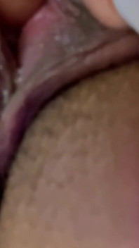 Hermosa colombiana masturbándose