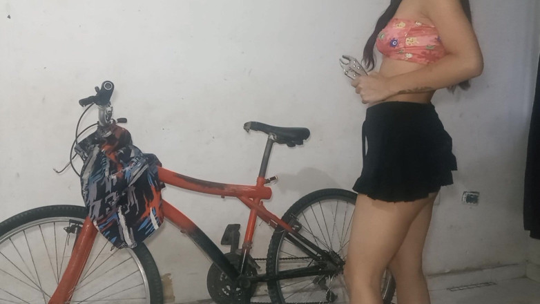 Gleydimar Hot: Beautiful Latina Stepsister Opens Her Mouth for Her Stepbrother's Big...