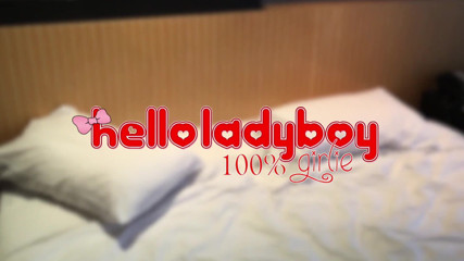 Hello Lady Boy: Deslumbrante ladyboy tenta grande pau estrangeiro