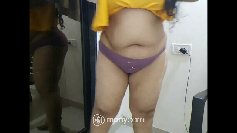 Notty_samaiya: Video call striptis gadis india yang lagi sange berat