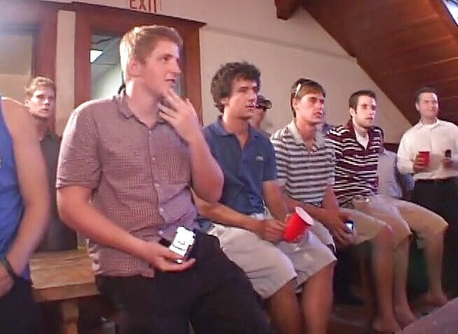 Real Swingers: Студенток трахают в общежитии