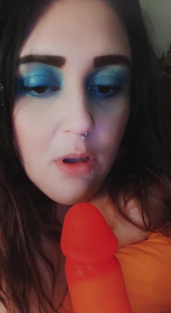 Nikki Danzig: SSBBW slut practicing oral skills