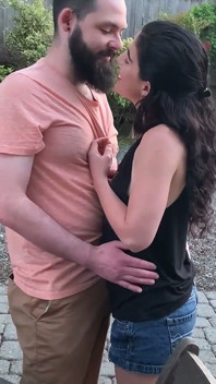 Video Completo - Fantasías De Cuckquean Patio Trasero - Cliff Media Productions