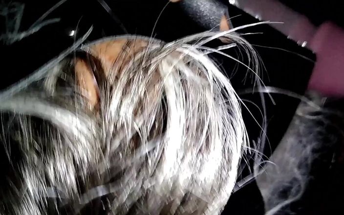 Sexsicouple: Moglie troia condivisa che si diverte nella cabina del gloryhole...