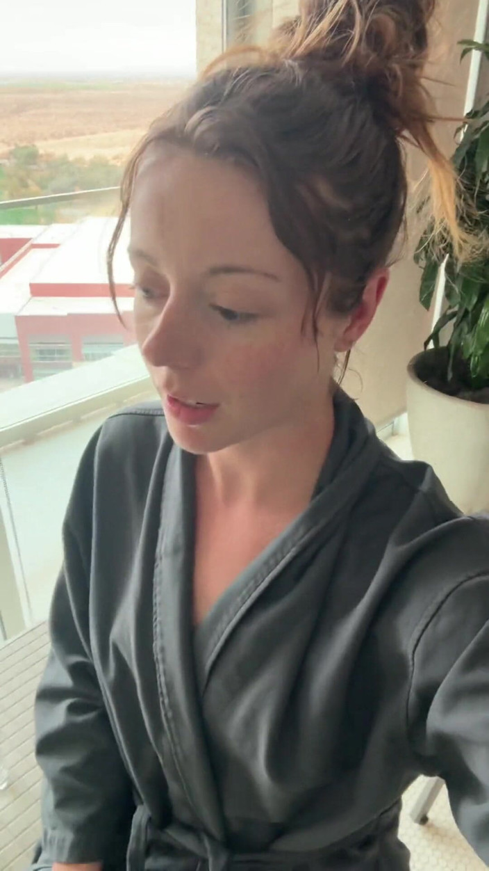Nadia Foxx: J’utilise my lush pour jouir dans la douche du spa |...