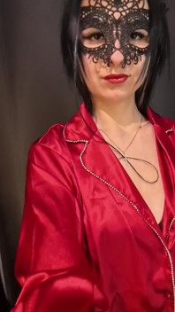 Kamera v šatně! Krásná brunetka zkouší spodní prádlo!
