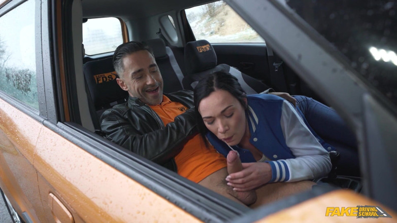 Fake Driving School: Școală de șoferi falsă - Adriana Rys adoră capul drumului