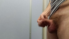 Rockardglans: 공중 화장실 오줌싸기, 흔드는, 청바지를 입고 클로즈업 커밍 - Rockard Daddy