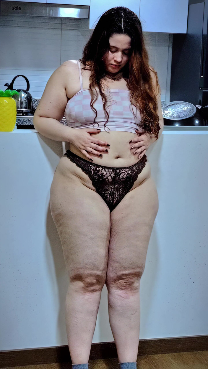 Nicole Passat: Nicole La Provocazione Grassa Sciocca: Dondolato Culo Cellulite E Danza...