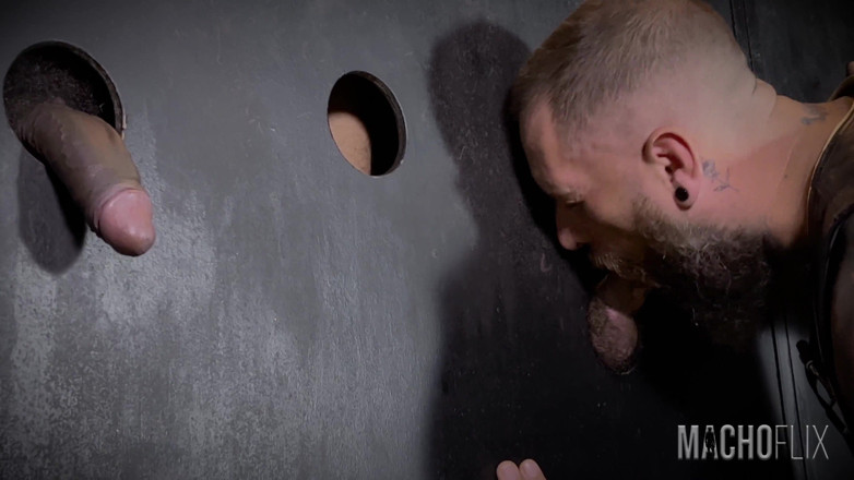MACHOFLIX: Grandes pollas en la pared - una experiencia de gloryhole