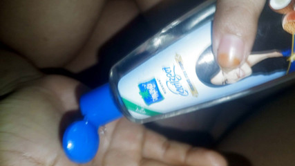 Ruhulbd: Üvey anne kocası dışarıdayken hizmetçiyi sikiyor