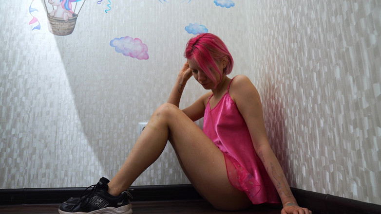 Vasya Sylvia: Dívka líže a plive na nohy