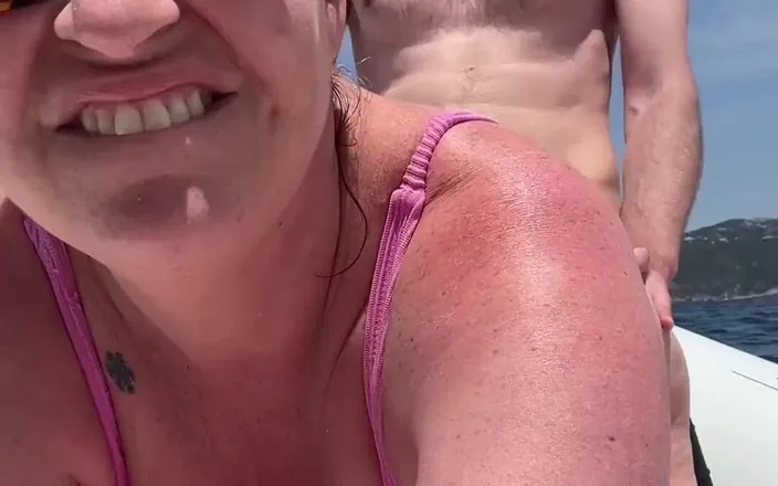 Avril Showers: Některé klipy videa, které jsou Cumming pro vás.