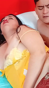 Condivido Un Letto Con La Mia Matrigna E Scopiamo Tutta La Notte