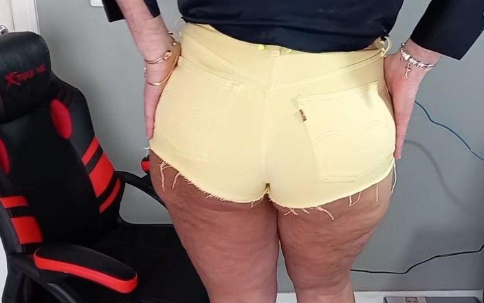 Sexy ass CDzinhafx: Моя большая задница в шортах