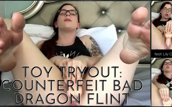 Lily O&#039;Riley : fetish redhead: Tryout s hračkou: Forged Bad Dragon Flint