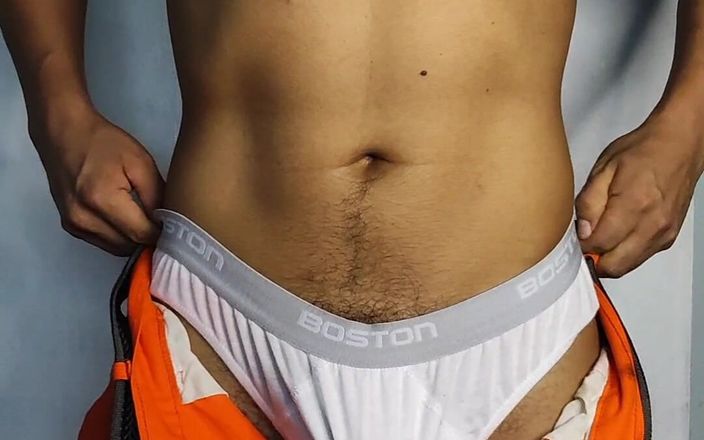Hornyboy2058: Bawię się moją ogromną wypukłą, aż jęczę orgazm