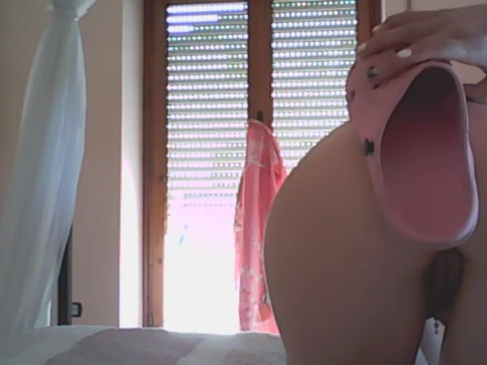 savannahamatoriale: 打屁股！我用我的拖鞋打自己的屁股