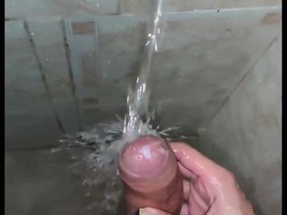 Camilo Brown: Water orgasm