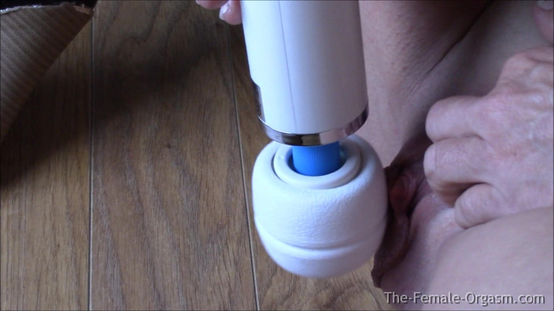 The Female Orgasm: Suzy Hott într-un joc de aproape