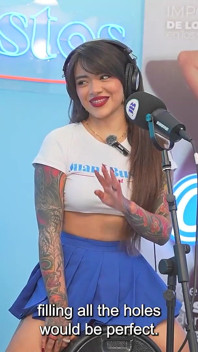 Mariejane Latina wytatuowana amatorka odkrywa tryska po raz pierwszy