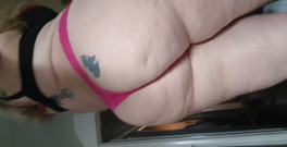 Lily Bay: Už jste někdy zkoušeli natočit svůj vlastní zadek, jak chodí...