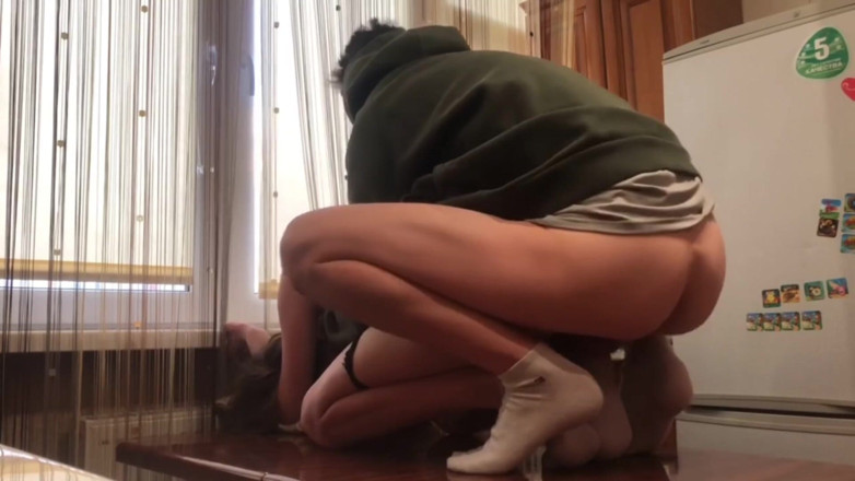 MaybeNatty: Skutečný 18letý Pár Šuká Na Kuchyňském Stole