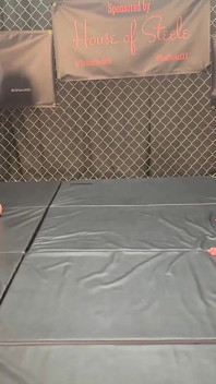 Mars solo usa l'opzione Atomic Wedgie nella vittoria del wrestling