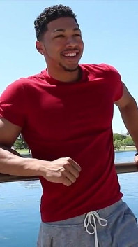 Yırtık kaslı model Andre Temple