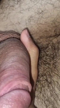 Genç Kadın Kılıklı Kadın Büyük Bir Yarak Sıkı Götünü Dölle Doldururken Çığlık atıyor!