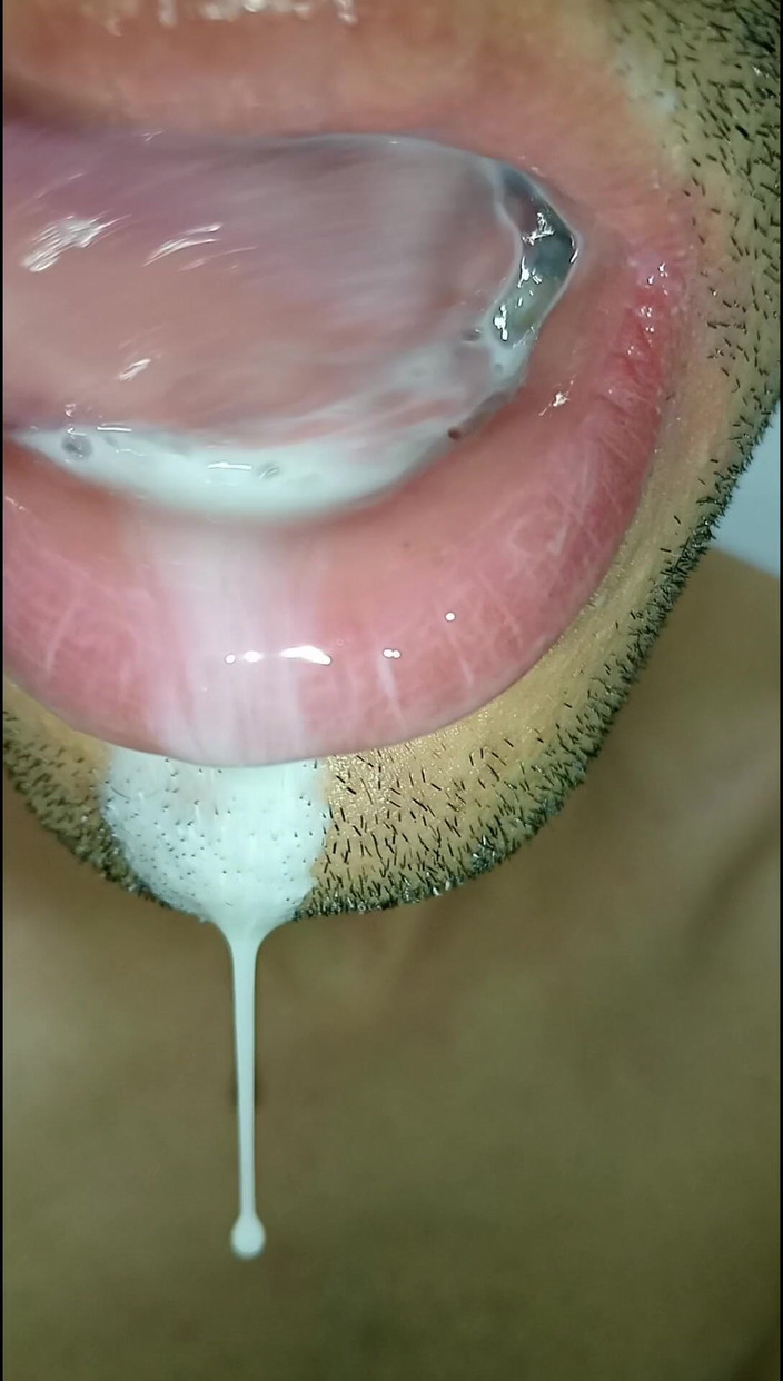 Rey rey: Correte en mi boca, juega con tu semen y tragálo,...