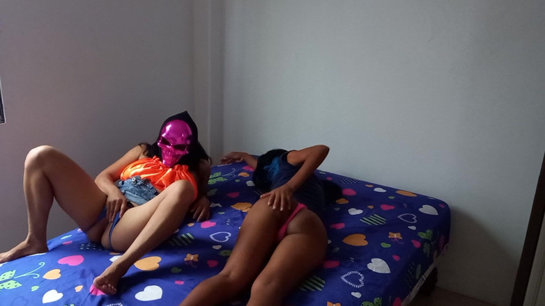 Martin13: Мы хотим трахаться, но к нам никто не приходит!! Мы очень горячие сводные сестры ищем случайный секс