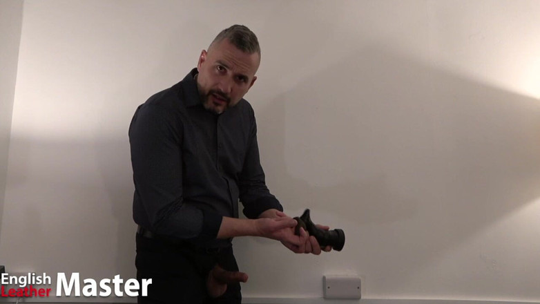 EnglishLeathermaster: Учитель використовує мастурбатор і дає радість