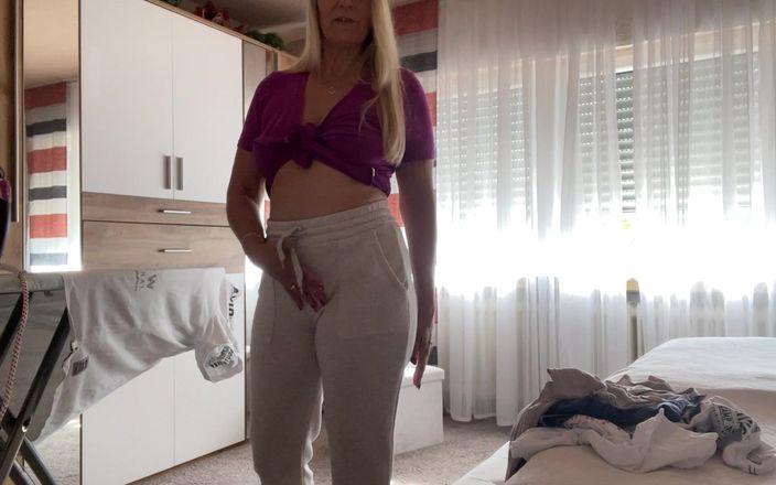 SweetSusi: I Iron Naked
