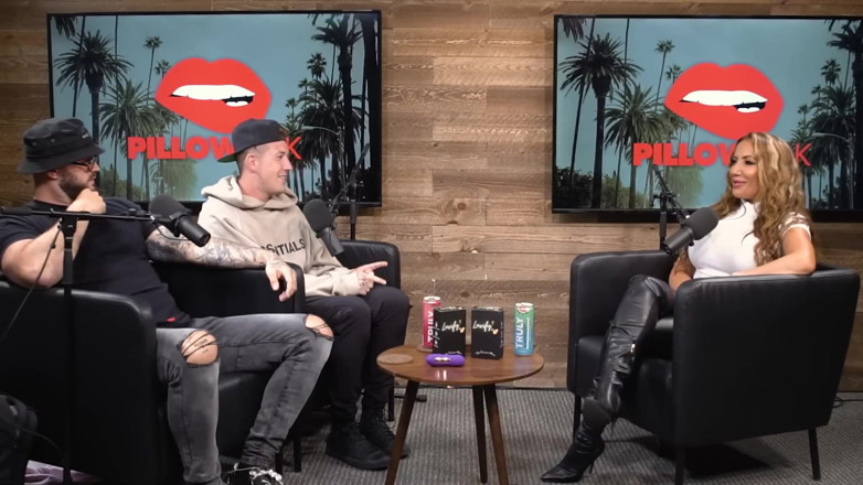 Pillow Talk: P *rnstar Richelle Ryan vystavuje hráče Nfl